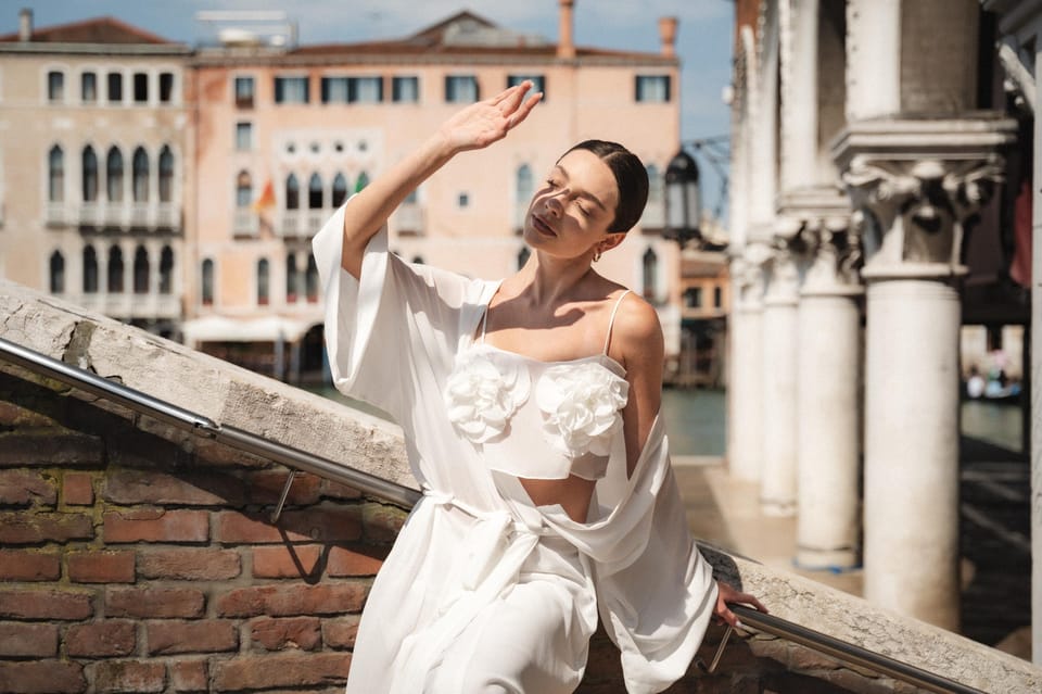 A Unique Photoshoot in Venice - Capturing Posed and Candid Shots