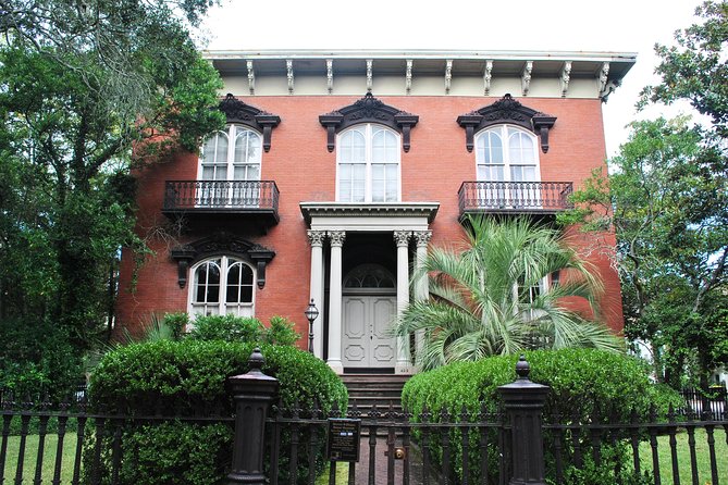 A Walk Through The Book Midnight in the Garden of Good and Evil - Savannahs Historic Scandals