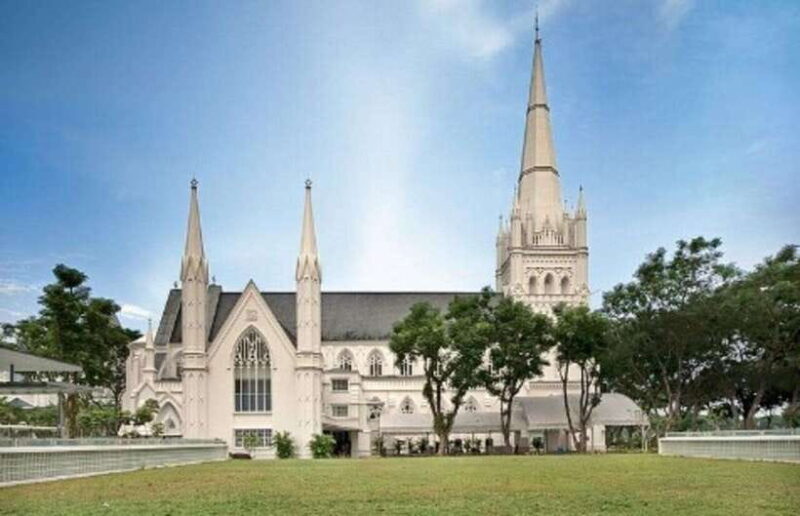 A Walking Tour of Singapores Heart with a Classic SG Meal - What Does the Tour Offer in Terms of Experience?