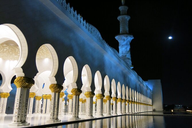 Abu Dhabi Sheikh Zayed Grand Mosque Tour - Attire and Amenities