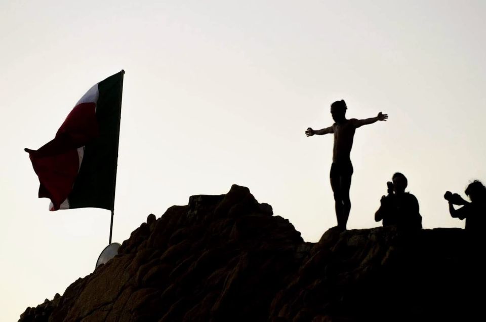 *Acapulco High Cliff Divers With 2 Drinks by Night - Highlights