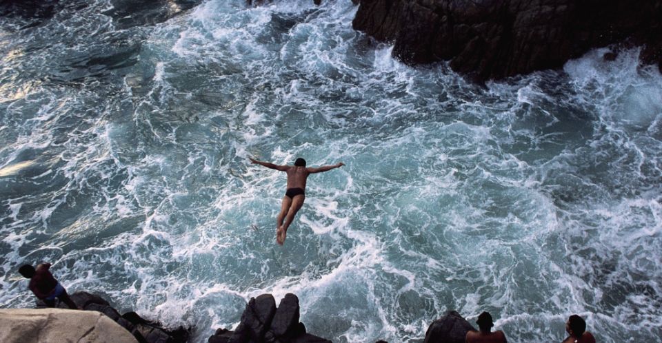 *Acapulco High Cliff Divers With 2 Drinks by Night - Inclusions