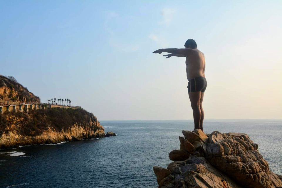 *Acapulco High Cliff Divers With 2 Drinks by Night - Recommended Attire