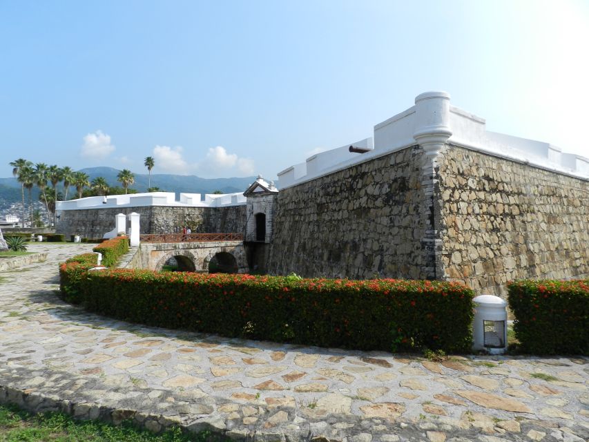 *Acapulco Walking Tour San Diego Fort Museum & Cliff Divers - Visiting San Diego Fort Museum