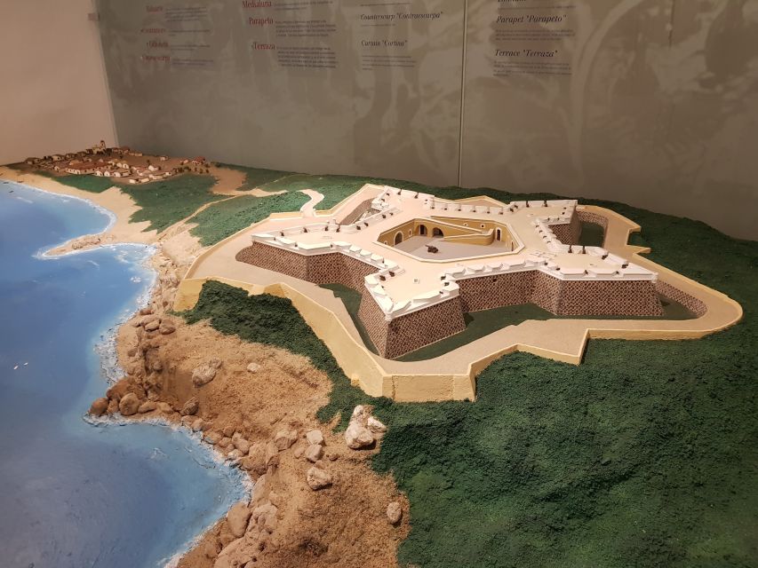 *Acapulco Walking Tour San Diego Fort Museum & Cliff Divers - Recommended Attire and Gear