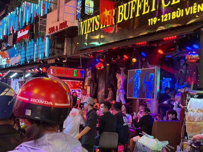 Acoustic Live Music And Street Food Tour With Female Guide - Food and Dietary Customization