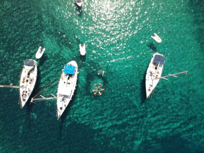 Adamantas: Milos Sightseeing Sailboat Cruise - Highlights of the Cruise