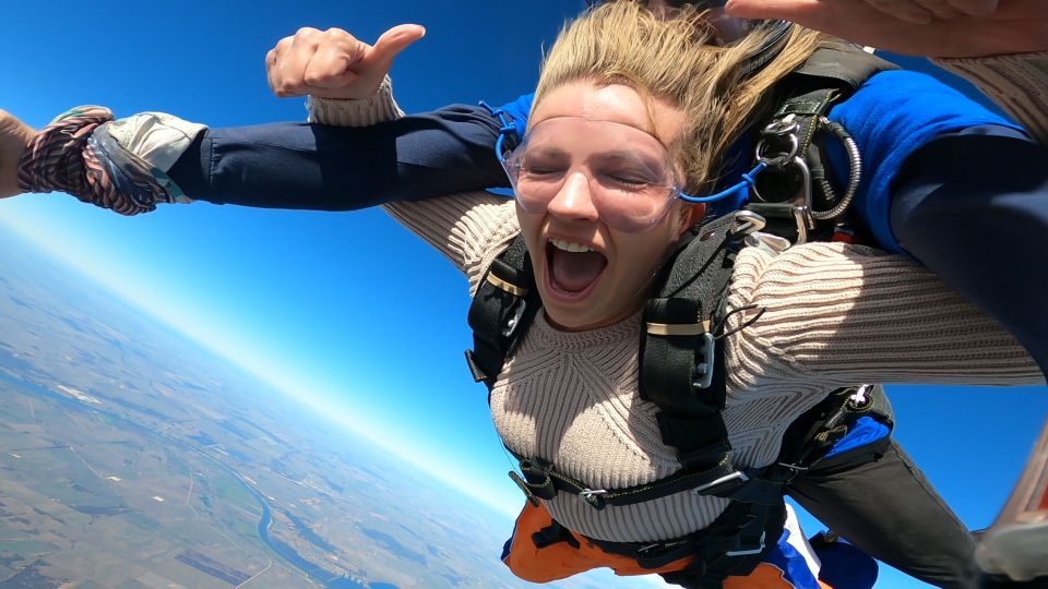 Adelaide: Tandem Skydiving Over Lake Alexandrina - Experience Description