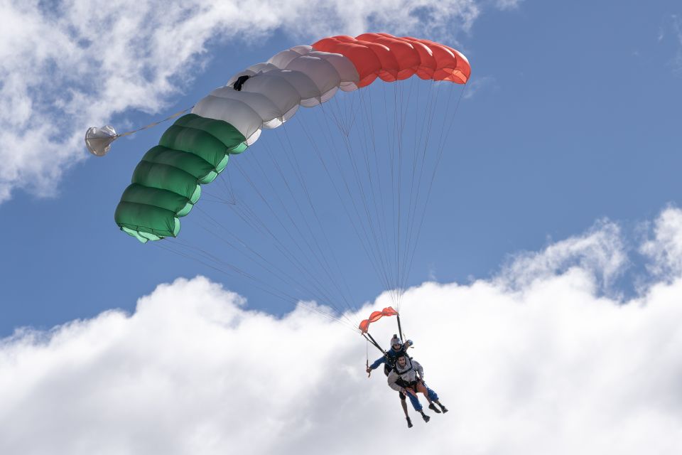 Adelaide: Tandem Skydiving Over Lake Alexandrina - What to Bring