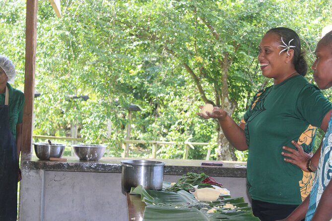 Aelan Slow-Cooking Experience - Making Coconut Milk and Tasting