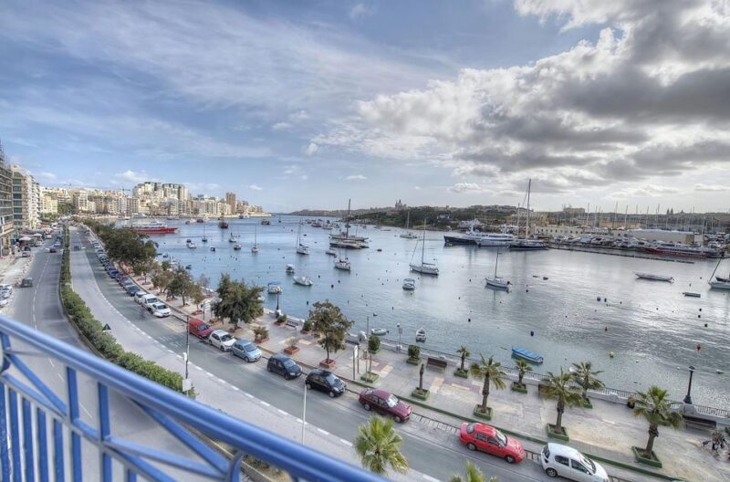 Afternoon Harbours Cruise With Guide and Roundtrip Transfers - Transportation Details