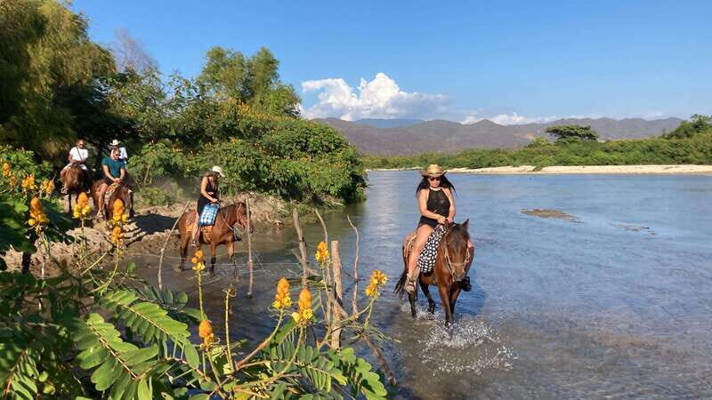 Aguas Termales A Caballo - Key Points
