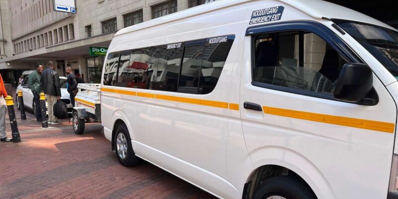 Aiport Transfer: Shuttle Service to and From Cape Town Int. - Convenient Transportation Options