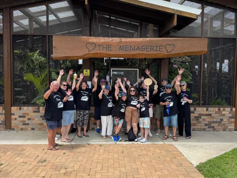 Airlie Beach: Sightseeing Bus Tour - Lunch at Georges Diner: Retro Fun and Hearty Food