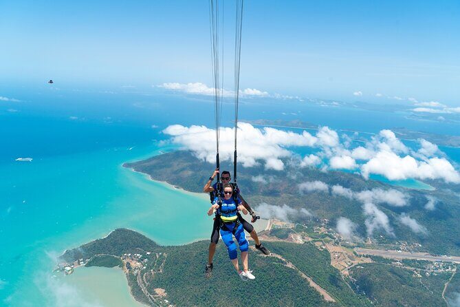 Airlie Beach Tandem Skydive Over the Whitsunday Islands - Who Should Consider This Experience?