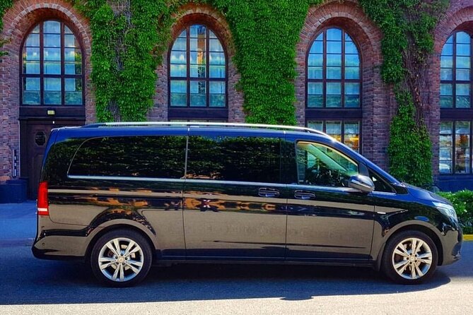 Airport Limousine Transfer: Stockholm City to Arlanda Airport 1-7 Passengers - Experience Inclusions and Accessibility