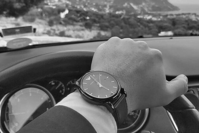 Airport-Marseille Center Transfers: Luxury and Comfort VTC." - Accessibility Guidelines