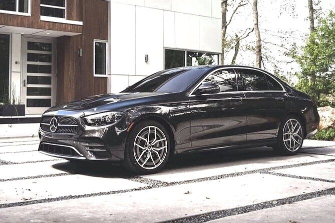 Airport Transfer: Sydney Airport SYD to Sydney by Business Car - A Closer Look at the Experience