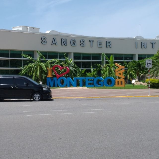 Airport Transfer to Negril Hotels - Knowledgeable Driver-Guide Assistance