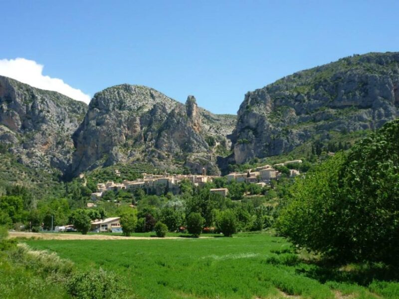 Aix-en-Provence: Verdon & Moustiers-Sainte-Marie Full-day - Valensole Plateau and a Local Producer