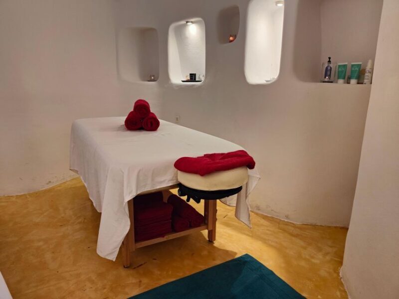 Akrotiri: Aromatherapy Couples Massage - FAQ Section