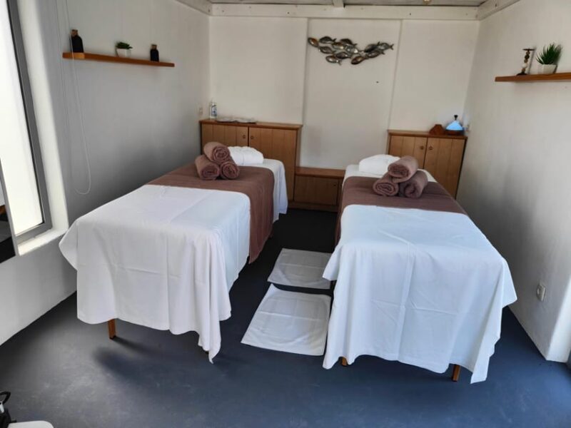 Akrotiri: Couples Massage Dinner & Pool Access - Authentic Experience and Authenticity