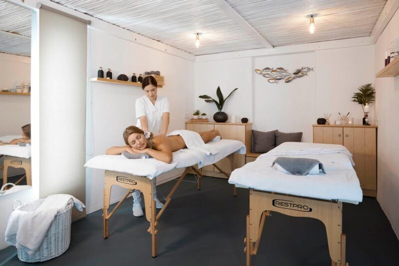 Akrotiri: Couples Massage Dinner & Pool Access - Who Will Love This Experience?