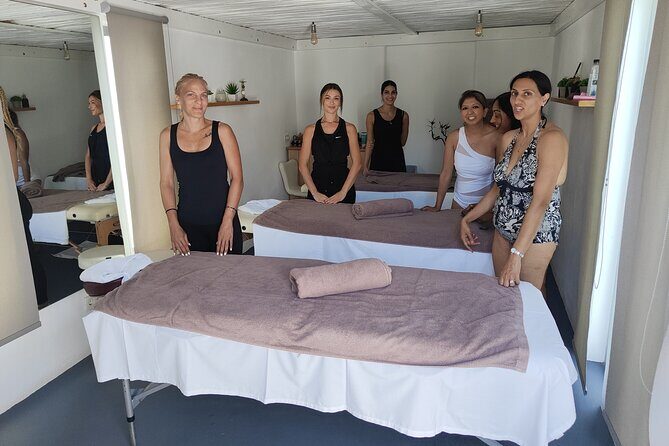 Akrotiri: Spa break for 3-4 friends, Pool access, wine & fruits - What to Expect from the Spa Break in Santorini