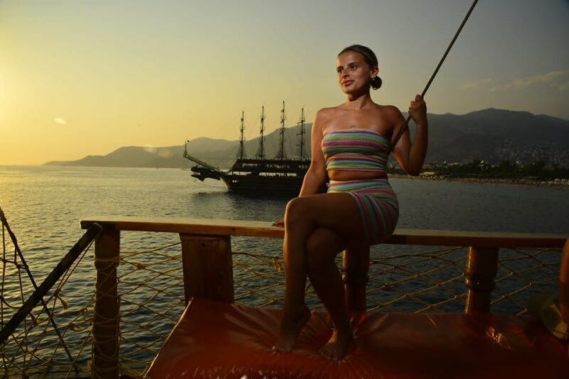 Alanya: Pirate Boat with Lunch and Unlimited Drinks - The Experience Breakdown: Pros and Cons