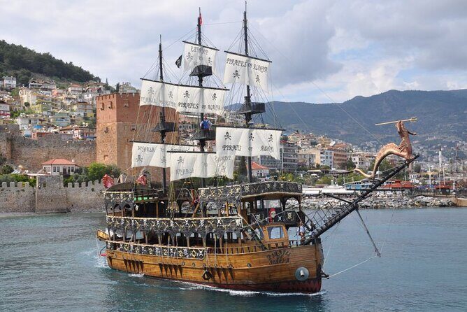 Alanya: Pirates Yacht Tour with Lunch and Soft Drinks - Cleopatra Beach and Ula Beach