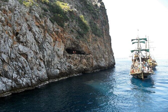 Alanya: Pirates Yacht Tour with Lunch and Soft Drinks - Return Journey and Dolphin Spotting