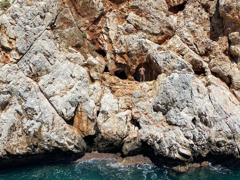 Alanya Relax Boat Tour with Caretta and Dolphin View - The Dining Experience