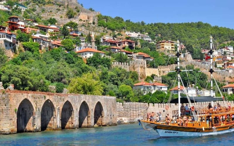 Alanya: Relaxing Boat Tour with Lunch and Swimming - A Calm and Scenic Adventure Along Alanya’s Coast