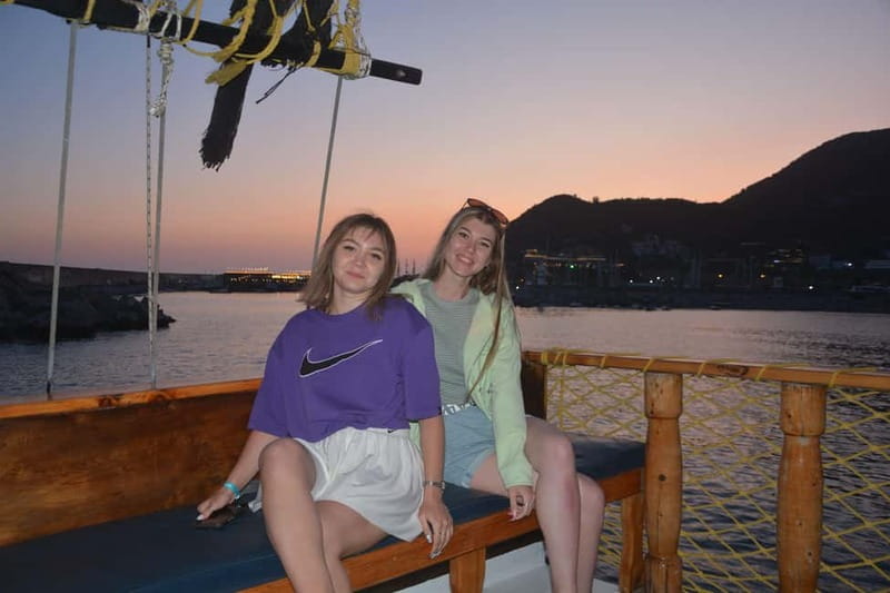 Alanya: Sunset Party Boat w/ Dinner & Unlimited Drinks - Key Points