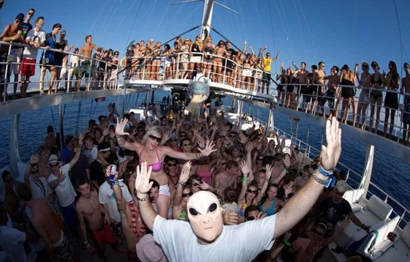 Alanya Sunset Pirate Boat: Music & Foam Party - Navigation and Accessibility