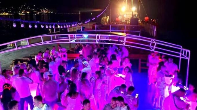 Alanya: Transfer to the Night Disco Boat Tour & Foam Party - Customer Reviews