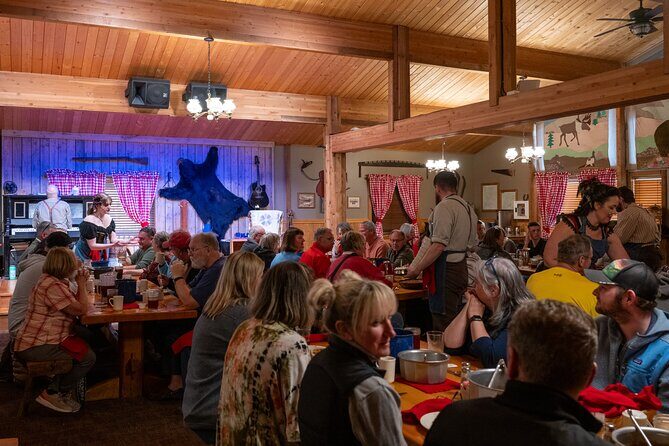 Alaska Cabin Nite Dinner Theatre Experience - A Deeper Look at the Alaska Cabin Nite Dinner Theatre Experience