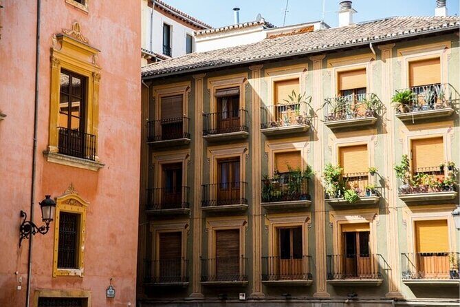 Albayzín and Sacromonte Private Guided Walking Tour in Granada - Who Should Consider This Tour?