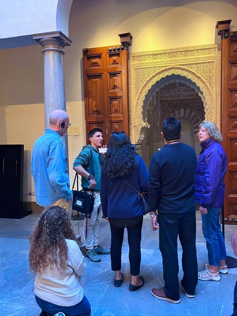 Albayzín: Granada Albayzín Tour With Food Tasting - Safety Considerations