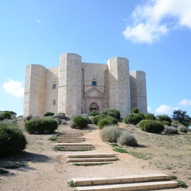 Alberobello and Castel Del Monte Private Day Tour From Rome - Architecture Description