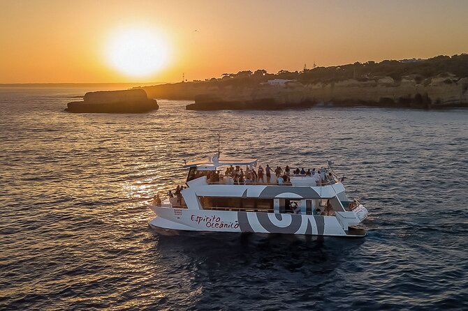 Albufeira: 6-Hour Sunset Dinner Catamaran Cruise With Open Bar - Suitability and Reviews