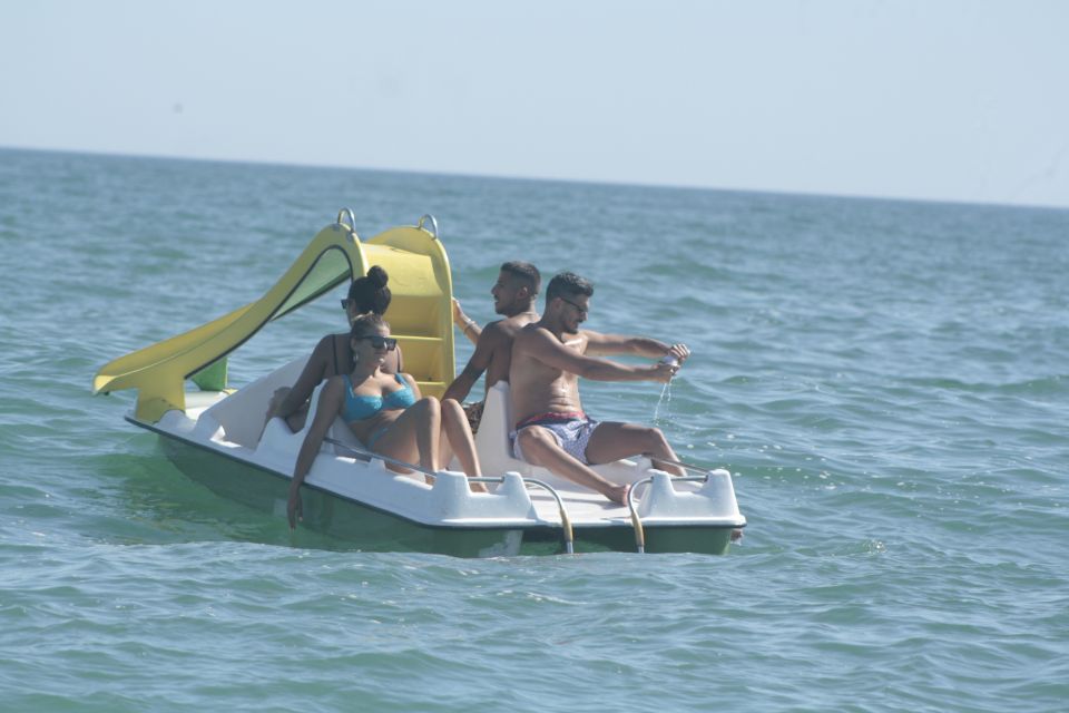 Albufeira: Pedal Boat Rental - Language Support