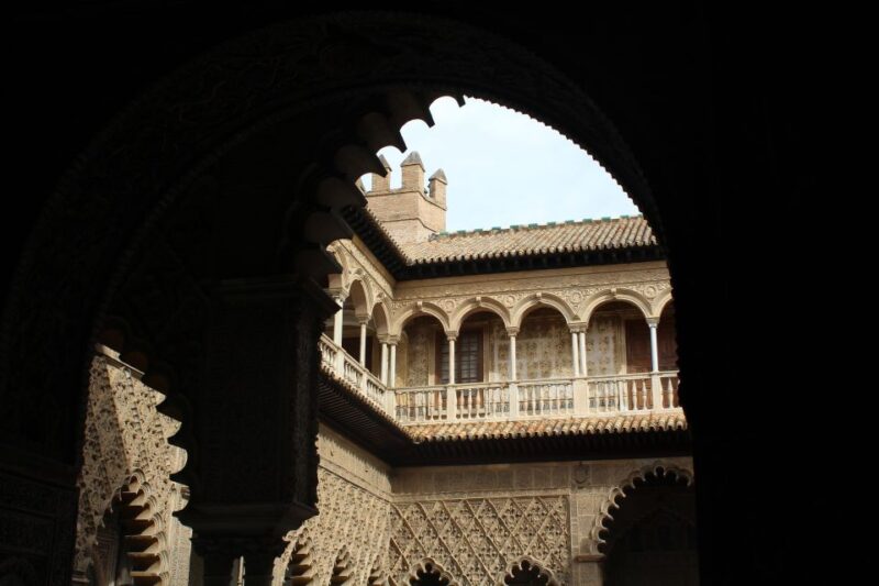 Alcázar Guided Tour & Rooftop Tour - Family-Friendly Considerations