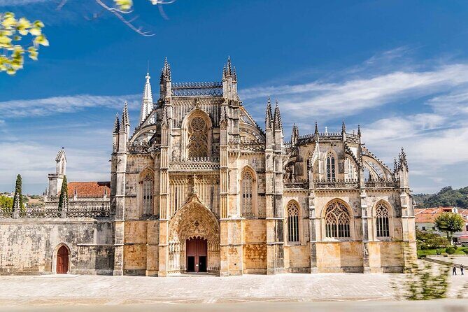 Alcobaça and Batalha Monasteries: Private Tour - Marveling at Batalha Monastery