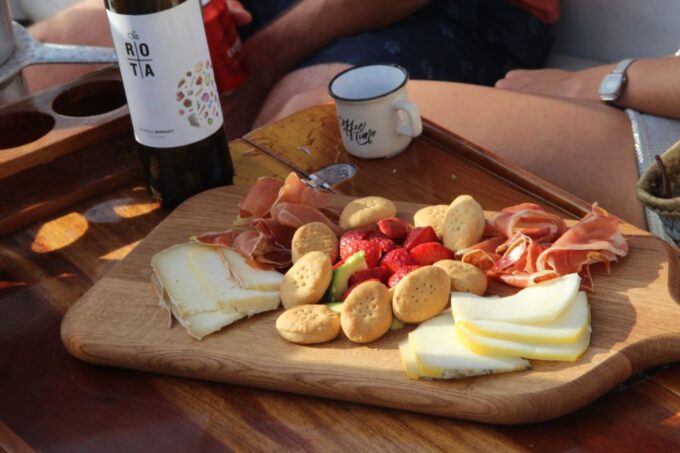 Alcudia: Private Sunset Boat Trip With Glass of Wine & Snack - About the Boat and Crew