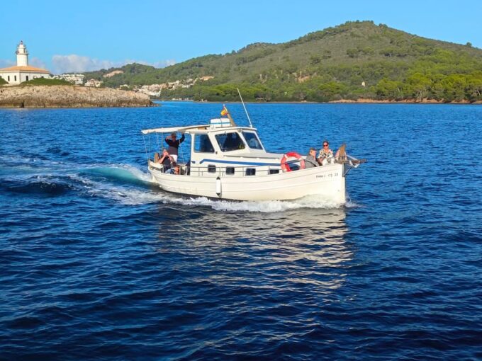 Alcudia: Private Sunset Boat Trip With Glass of Wine & Snack - Sustainable and Eco-Friendly Practices