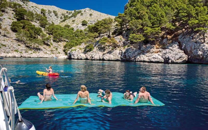 Alcudia: Sunset Catamaran Tour With Dinner and Snorkeling - Customer Reviews and Ratings