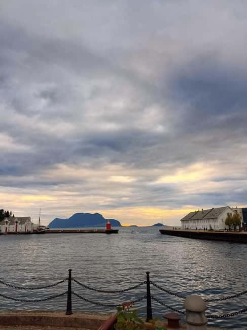 Ålesund: Art Nouveau Walking Tour - Authentic Visitor Perspectives