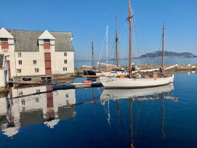Alesund Private Sightseeing Tour on Foot and by Car - Booking Details