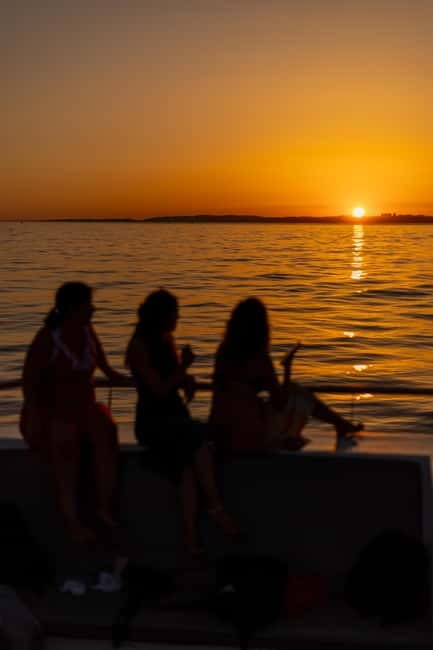 Algarve: Catamaran Sunset Tour with DJ or Live Guitarist - Practical Tips for Travelers